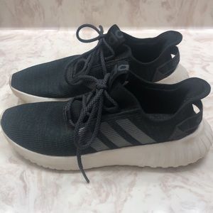 Adidas tennis shoes 9